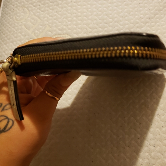 Halogen Wallet - Picture 3 of 3